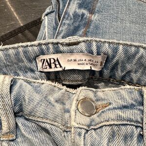 Zara Women's Denim Jeans in Light Blue